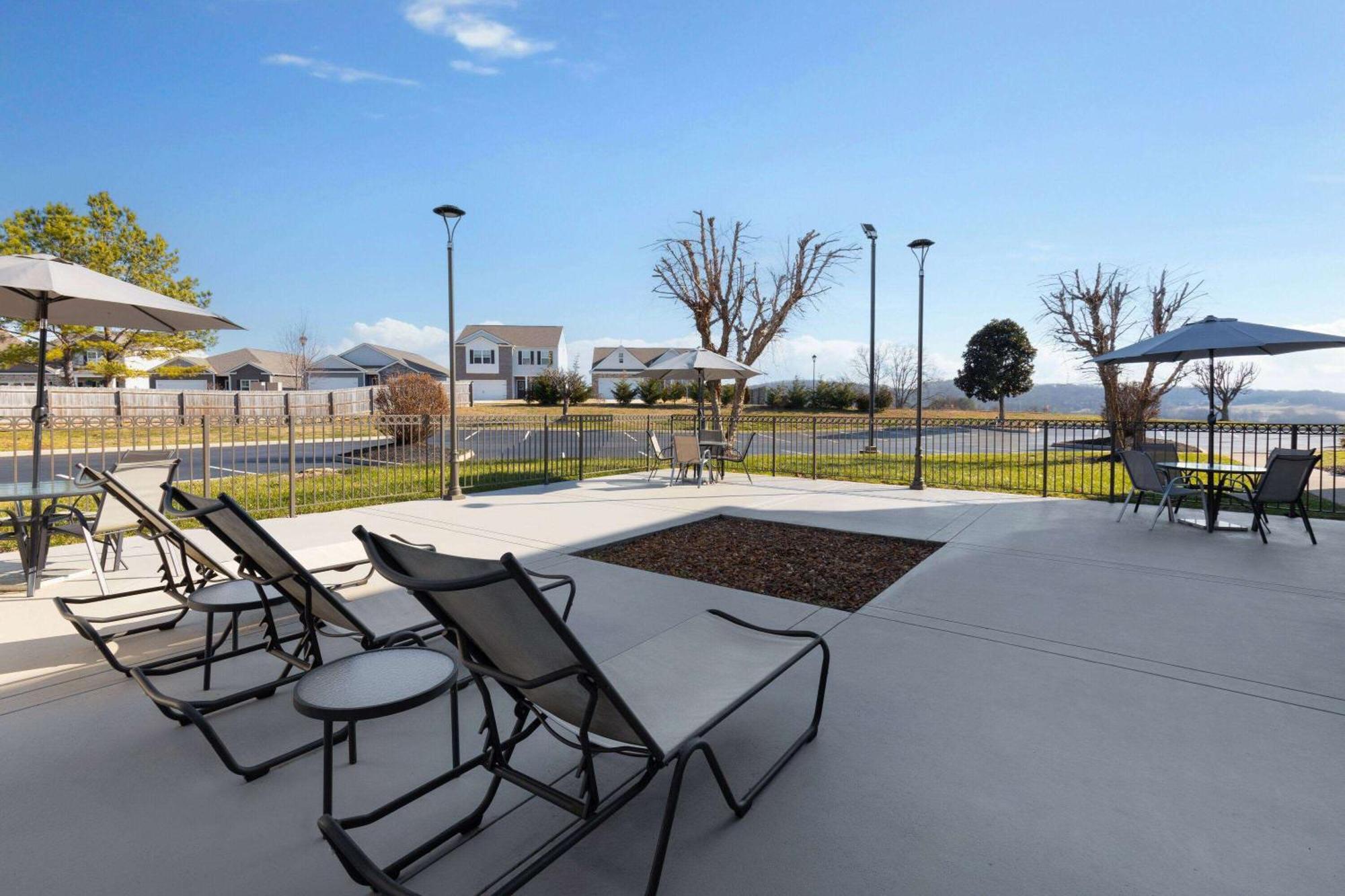 La Quinta By Wyndham Loudon Hotell Exteriör bild