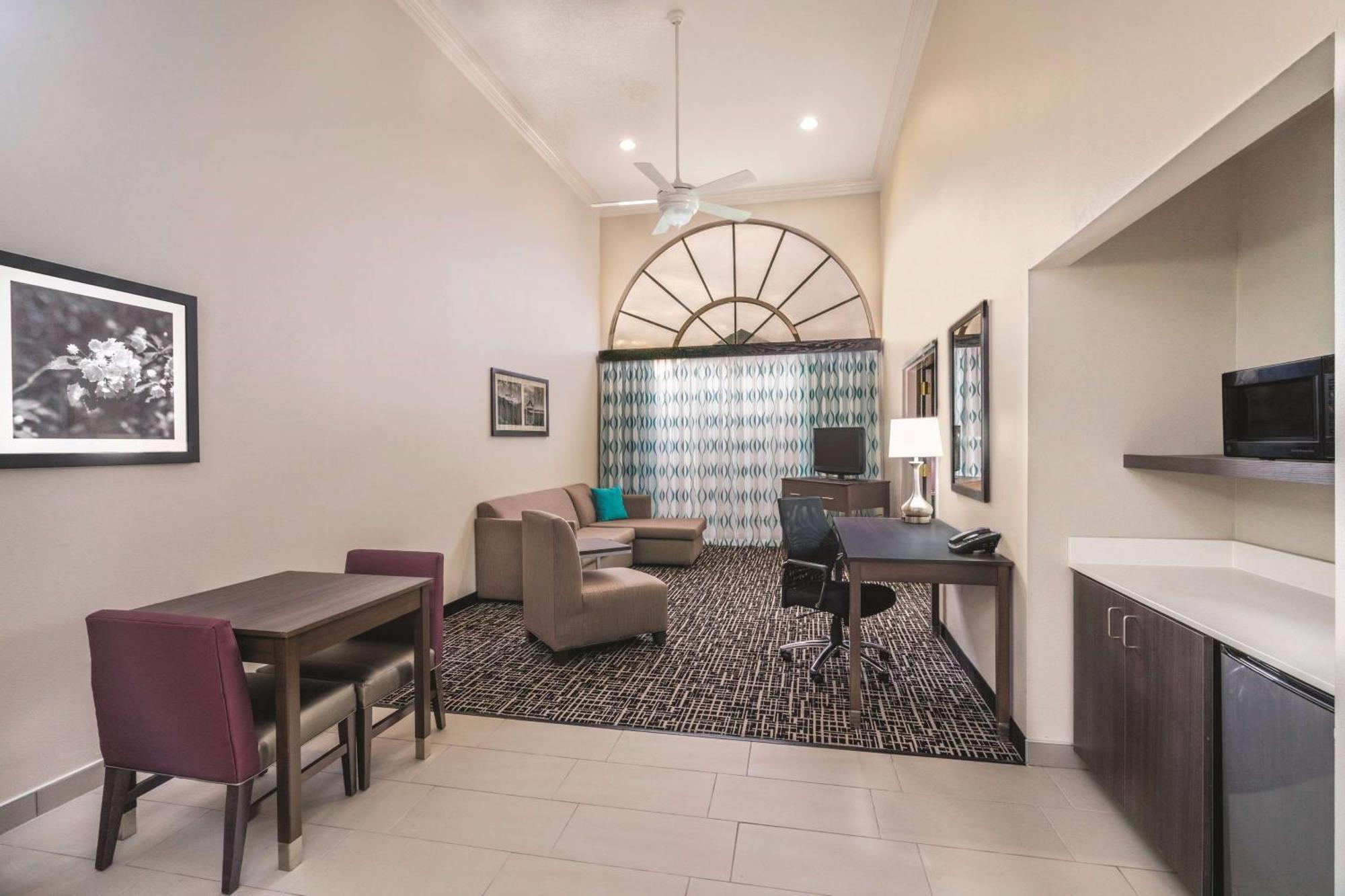 La Quinta By Wyndham Loudon Hotell Exteriör bild